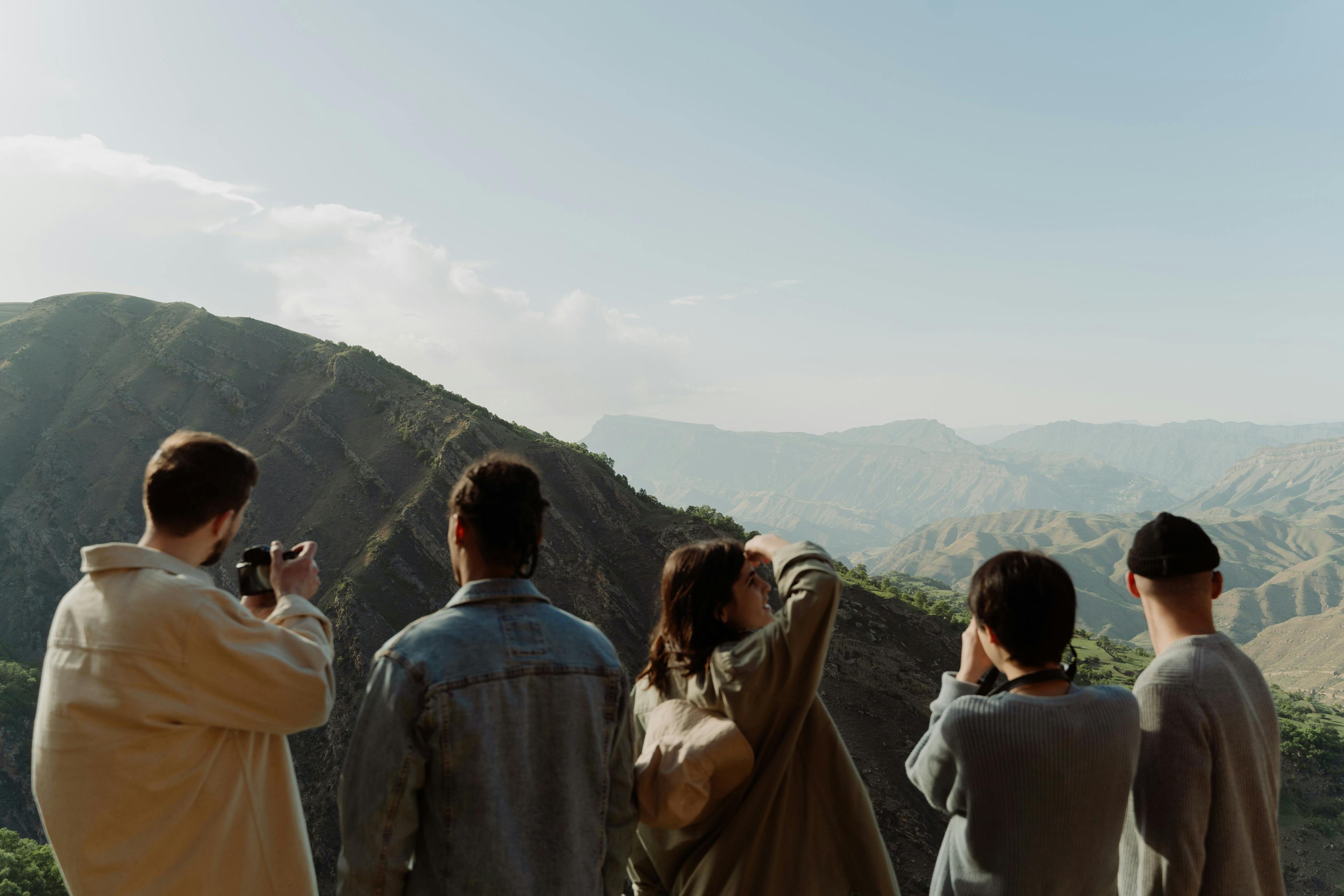 How StayingBee Communities Work: Travel With People You Trust